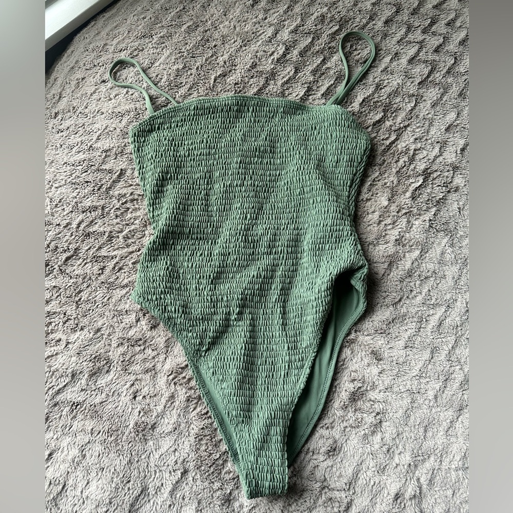 Wanderlust whole piece textured green swimsuit size small. New- never worn.